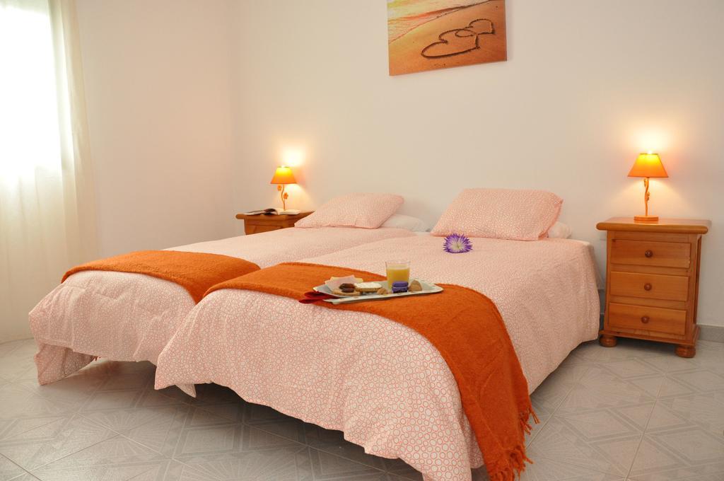 La Casita De Mari Carmen Guest House Mala Bagian luar foto