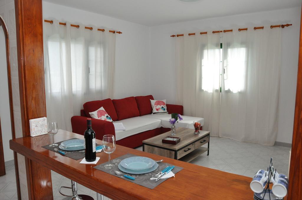 La Casita De Mari Carmen Guest House Mala Bagian luar foto