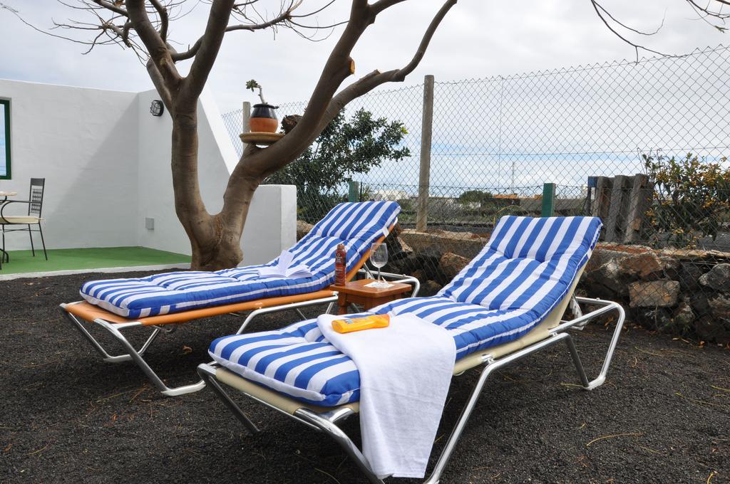 La Casita De Mari Carmen Guest House Mala Bagian luar foto