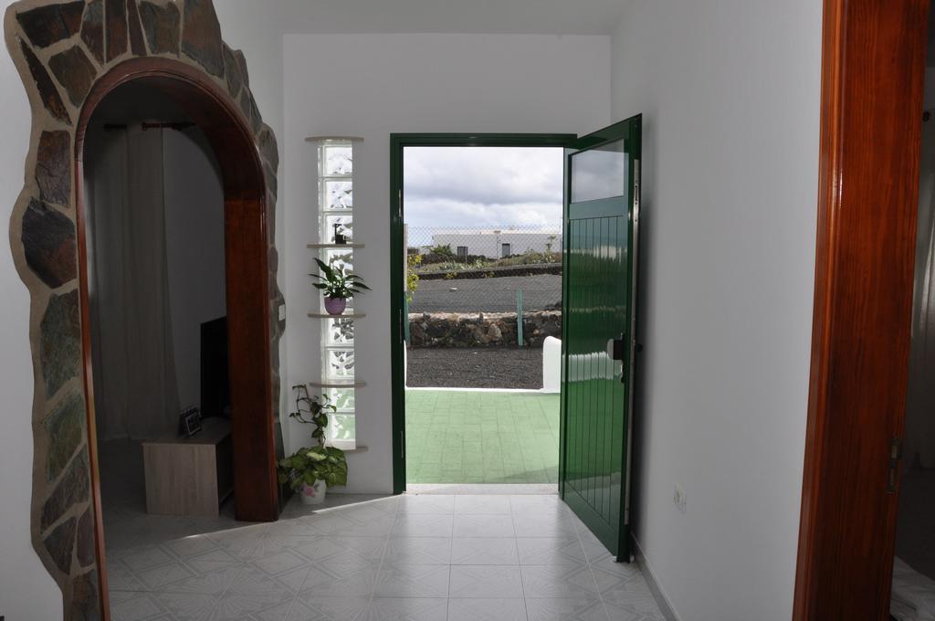 La Casita De Mari Carmen Guest House Mala Bagian luar foto
