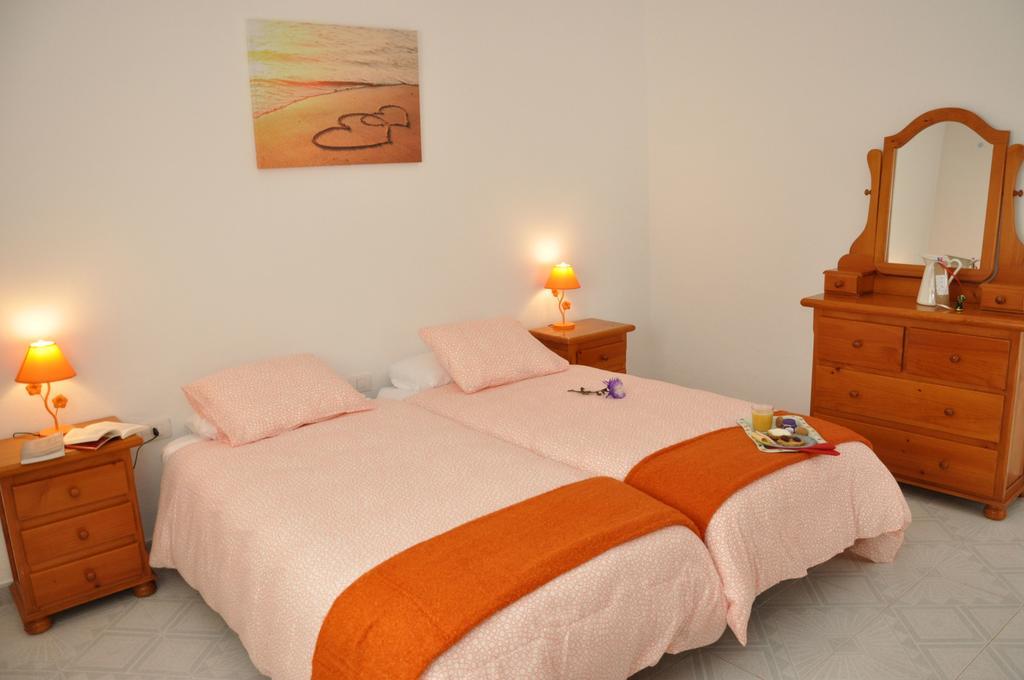 La Casita De Mari Carmen Guest House Mala Bagian luar foto