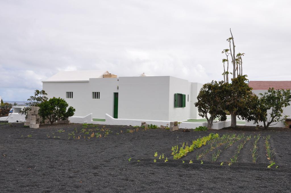 La Casita De Mari Carmen Guest House Mala Bagian luar foto